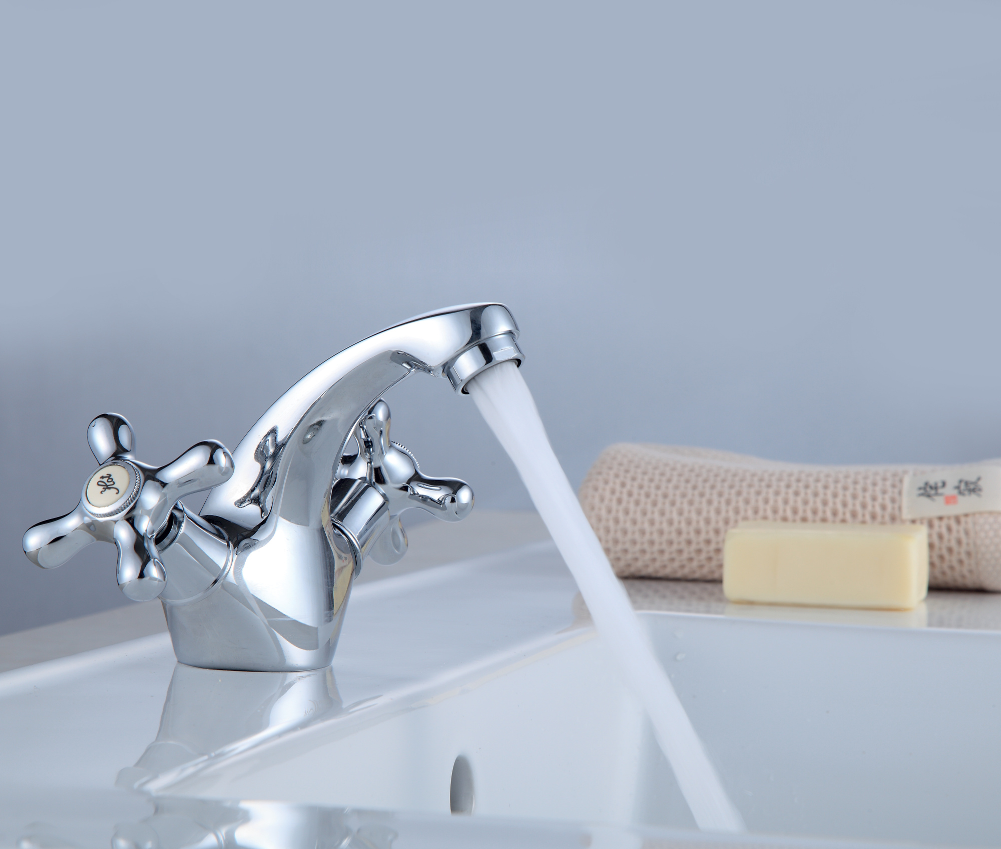 Смеситель Rossinka H02-61R для раковины, хром