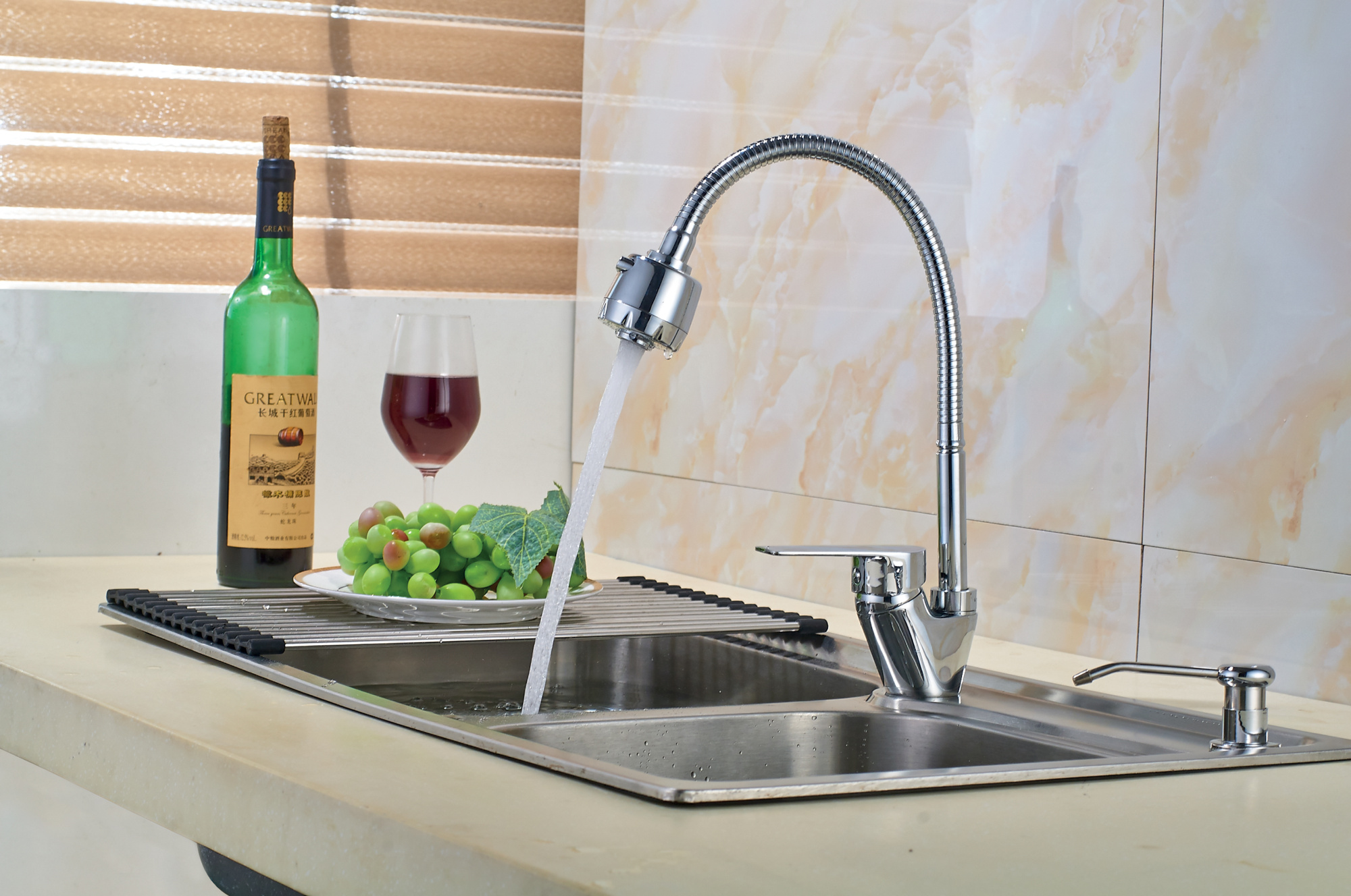 Смеситель Rossinka S35-26 для кухни с гибким изливом, хром