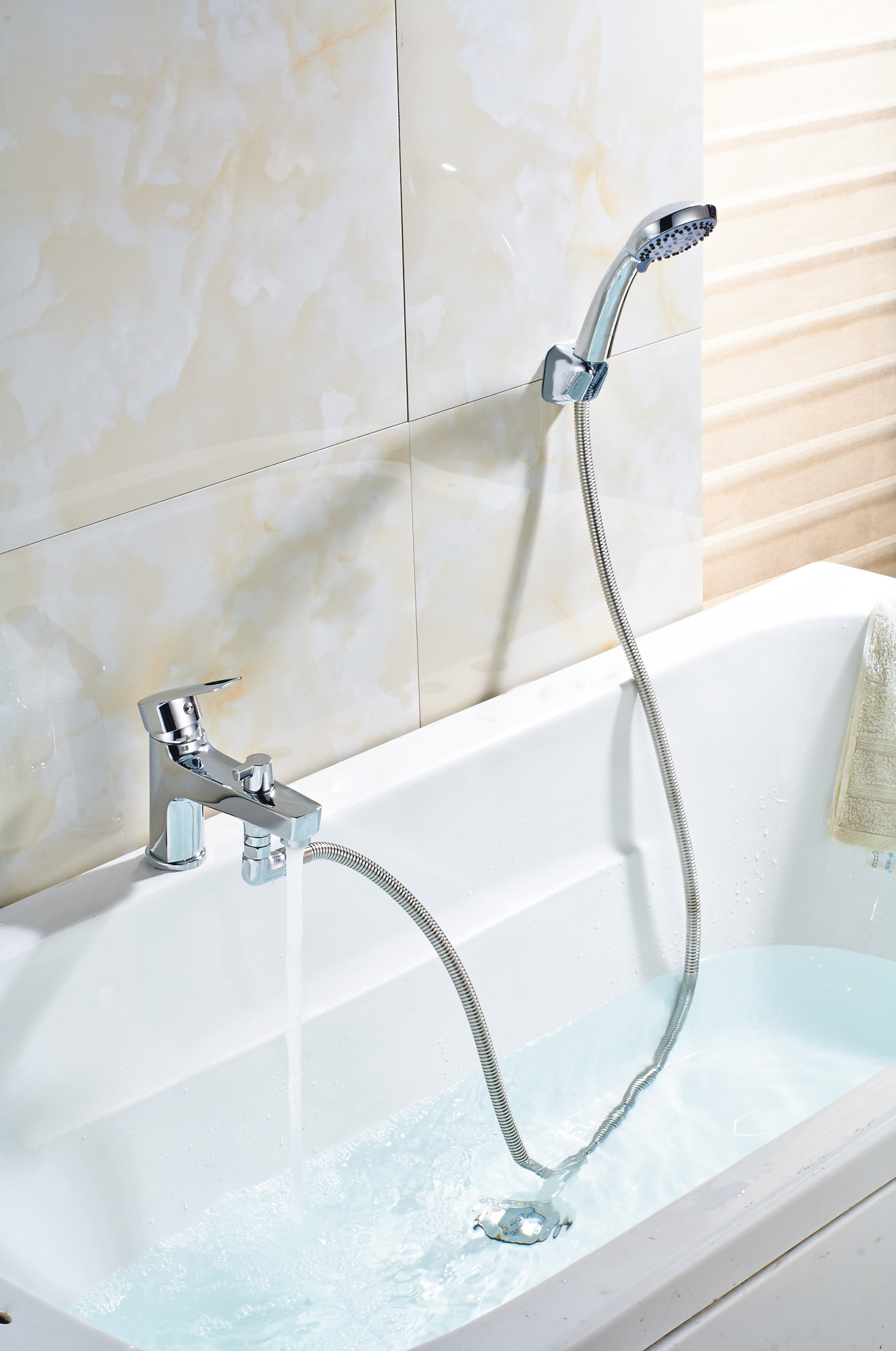 Смеситель Rossinka S35-38 на борт ванны на 1 отверстие, хром