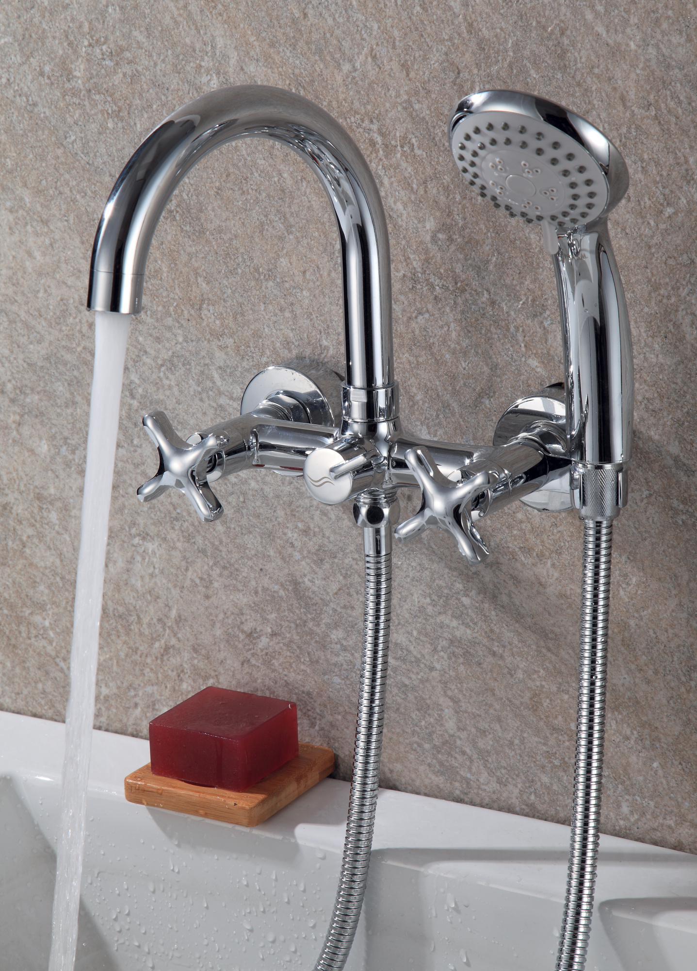 Смеситель Rossinka RS39-83 для ванны, хром